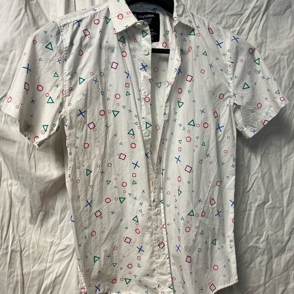 Playstation Brand Men’s Sz Small Button Down All Over Print Short Sleeve Shirt - Picture 2 of 4